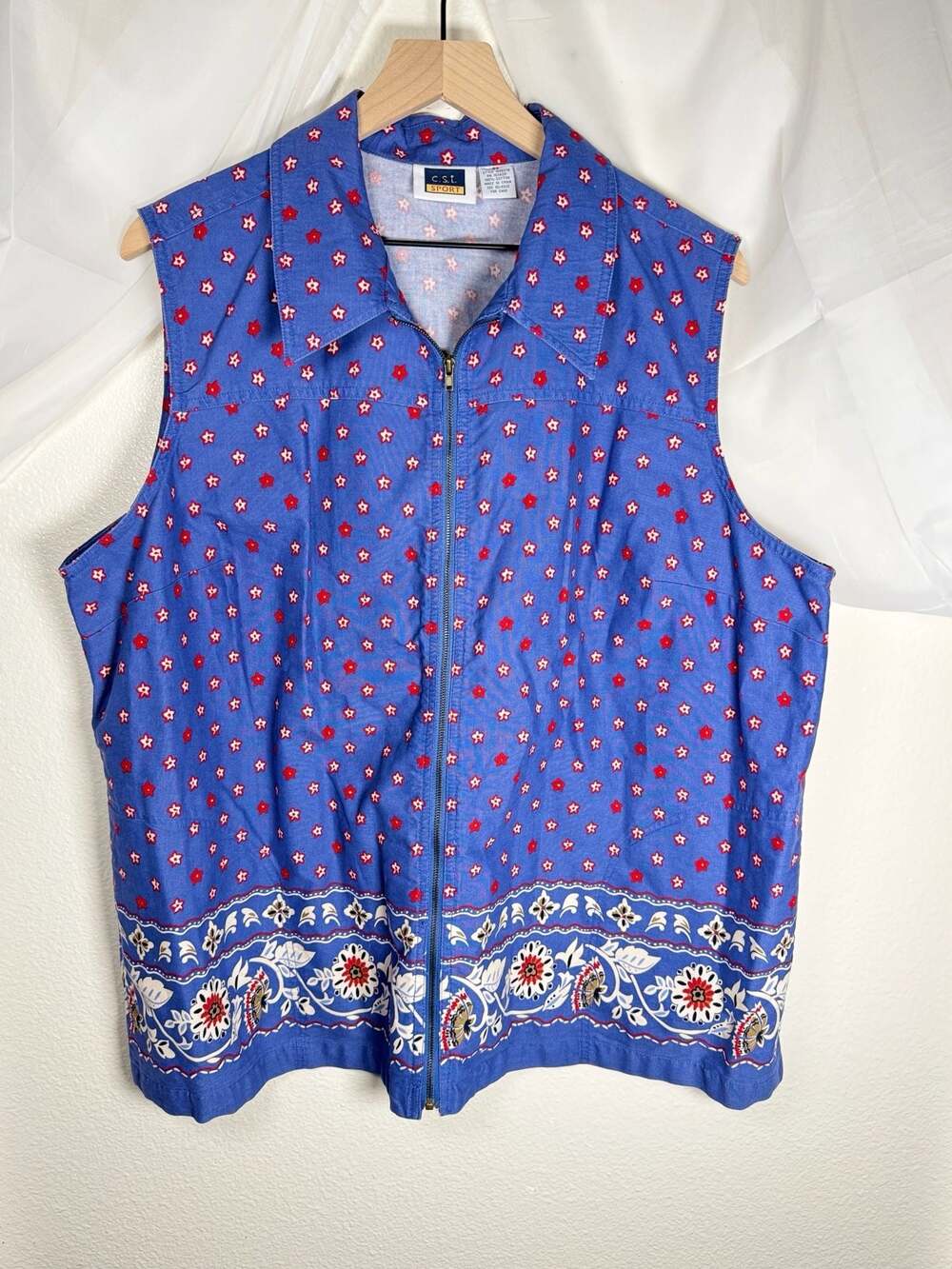 C.S.T. Sport Vintage Floral Star Print Zip-Front Sleeveless Vest